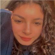 Ho frequentato il corso del FIRST, ma non ho dato l’esame per ragioni di tempo. La mia certificazione quindi va dal B2 al C1. Offro aiuto per i compiti e per esercitare la pronuncia